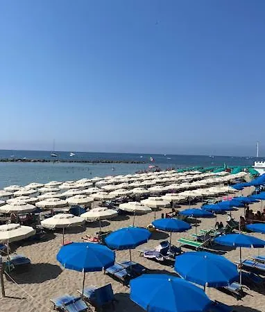 La Rosa Dei Venti A 150 Mt Dall'ospedale Pediatrico, A 200 Mt Dal Mare Ad A 30 Minuti Dalla Stazione San Pietro *